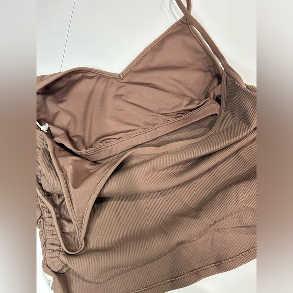 Vuori Women's XL Rib Ruched Tank Clove Brown NWT 4-Way Stretch Rib Knit - Picture 6 of 7